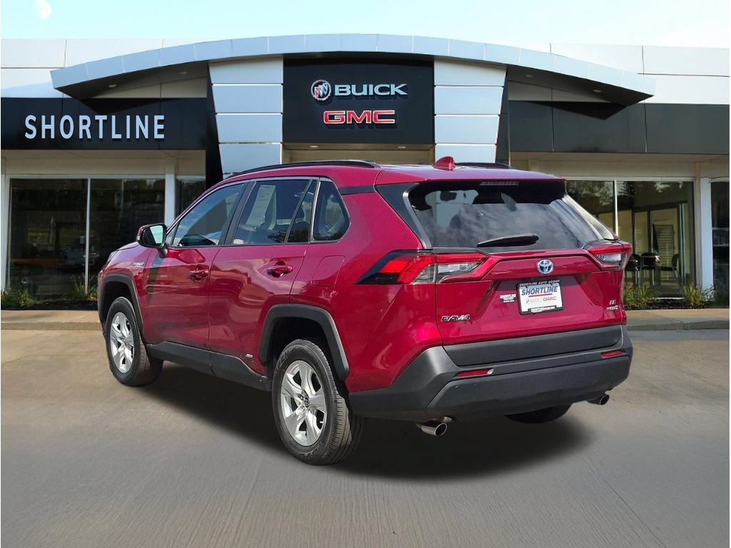 Used 2021 Toyota RAV4 LE AWD/4WD image 5