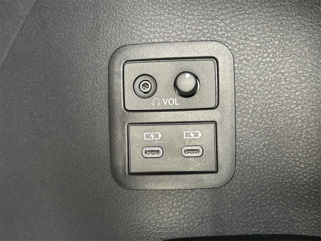 Used 2025 Toyota Sienna XSE image 14