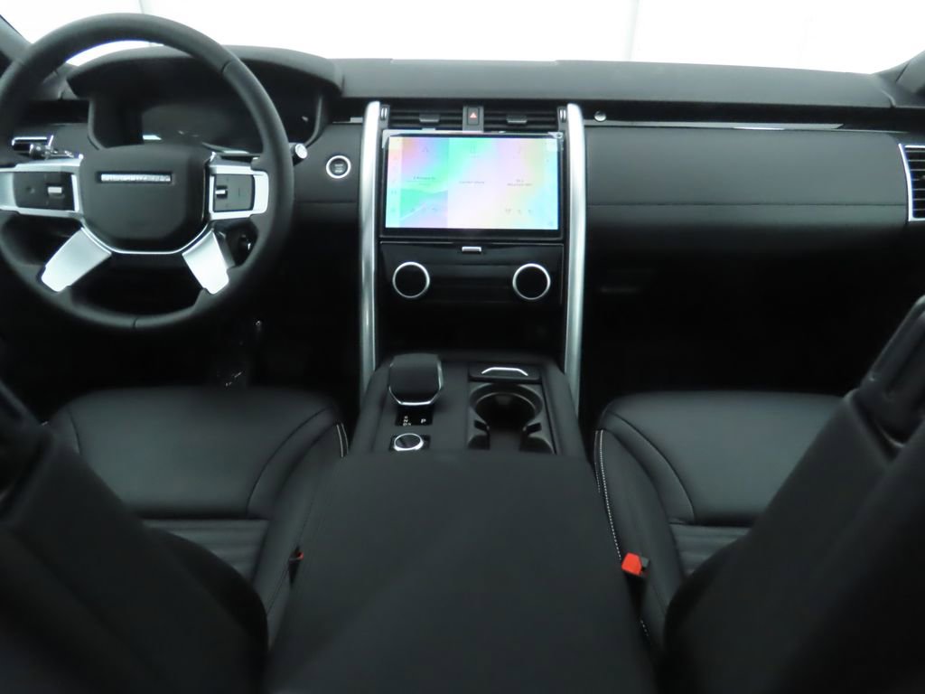 Used 2025 Land Rover Discovery S image 13