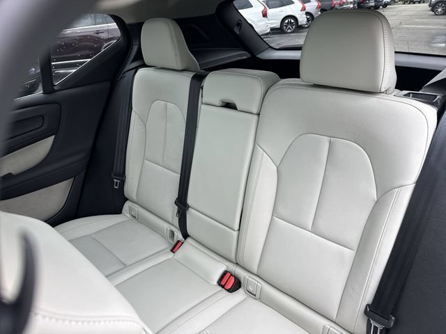 Certified 2024 Volvo XC40 B5 Plus w/ Climate Package AWD/4WD image 28