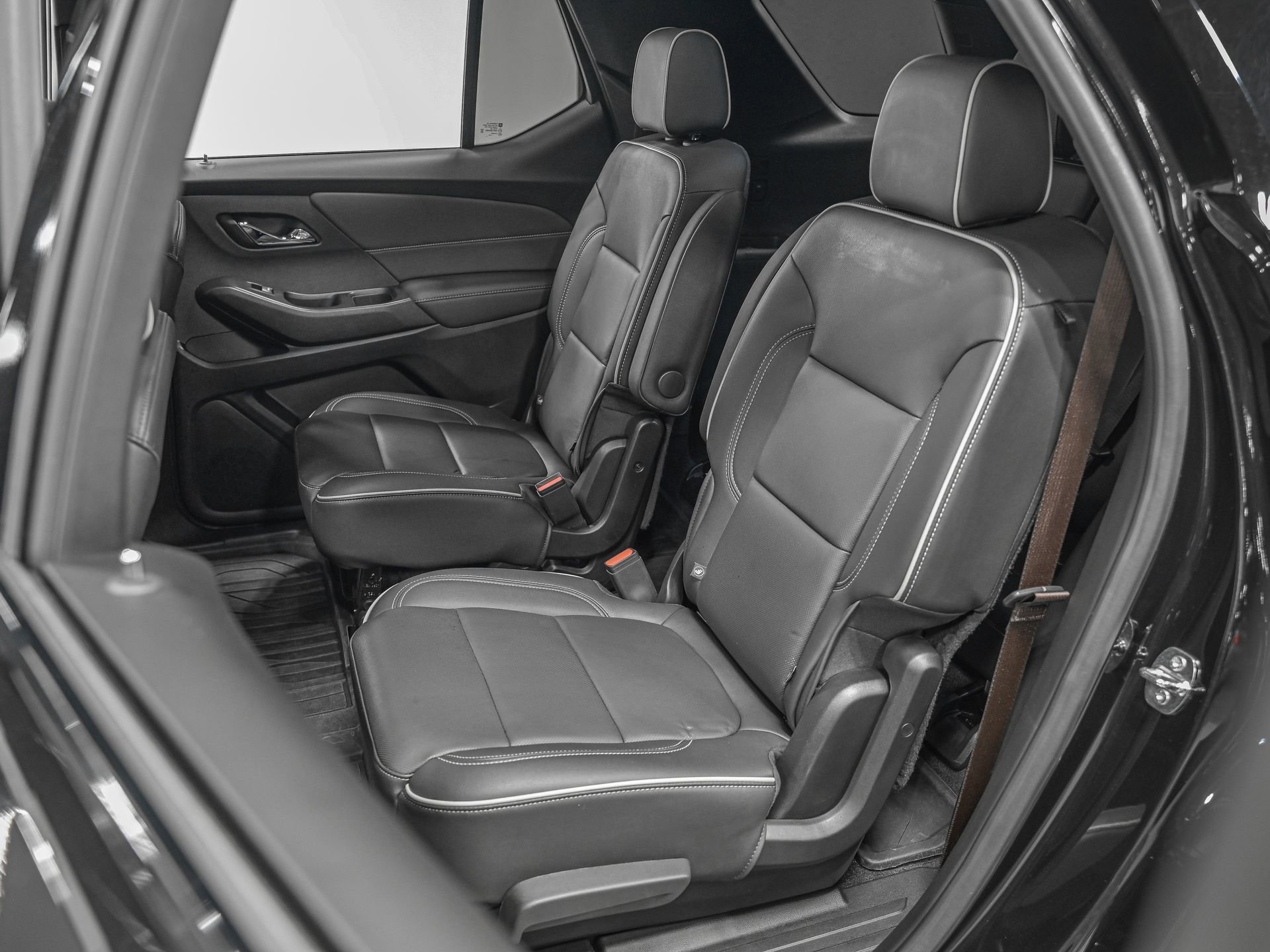 Used 2023 Chevrolet Traverse Premier w/ Redline Edition image 28