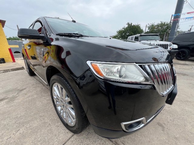Used 2012 Lincoln MKX FWD image 3