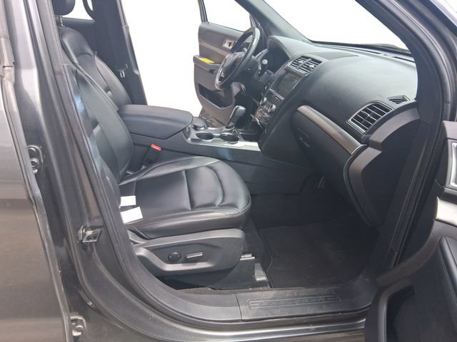 Used 2019 Ford Explorer XLT w/ Equipment Group 202A AWD/4WD image 17