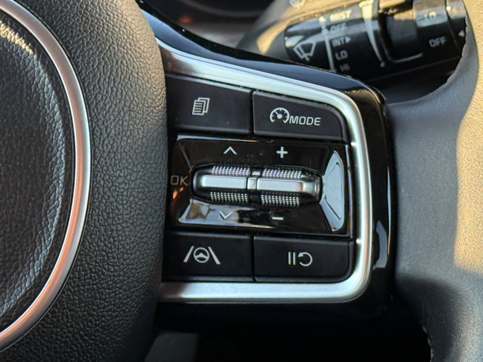 Used 2023 Kia Sorento S w/ Panoramic Sunroof Package image 19