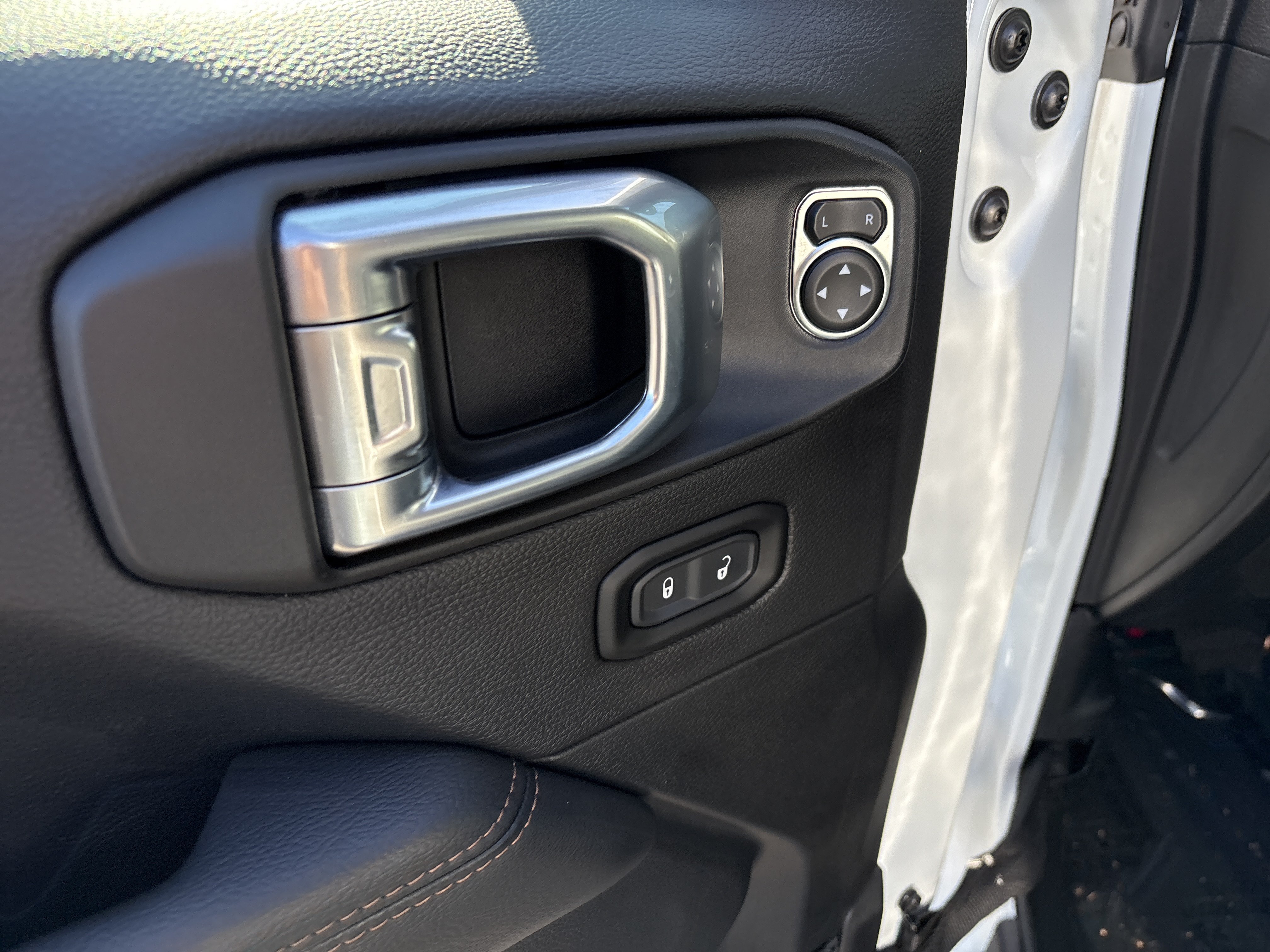 Used 2023 Jeep Wrangler Unlimited Rubicon 392 w/ Xtreme Recon 35" Tire Package AWD/4WD image 15