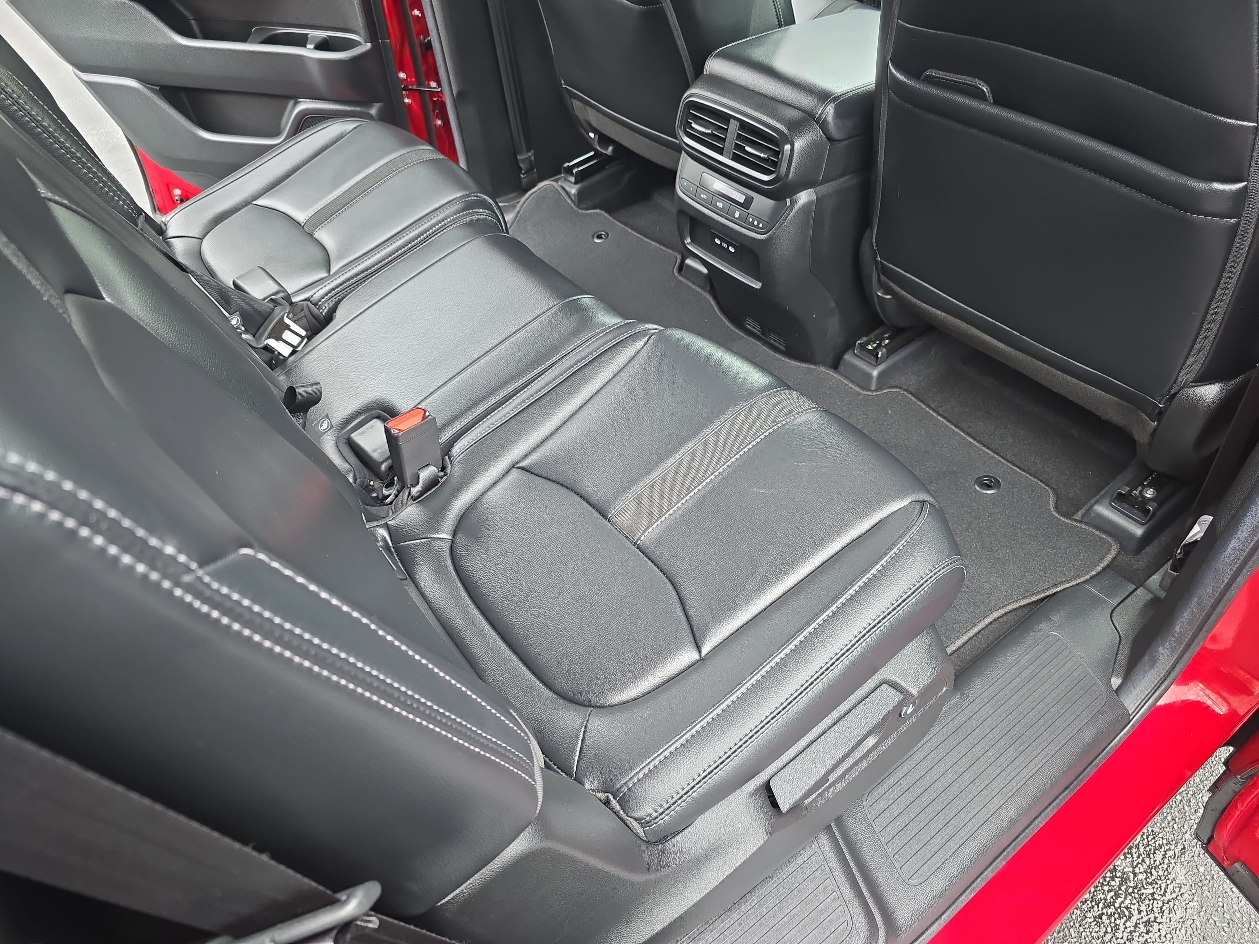 Used 2024 Honda Pilot Touring image 11