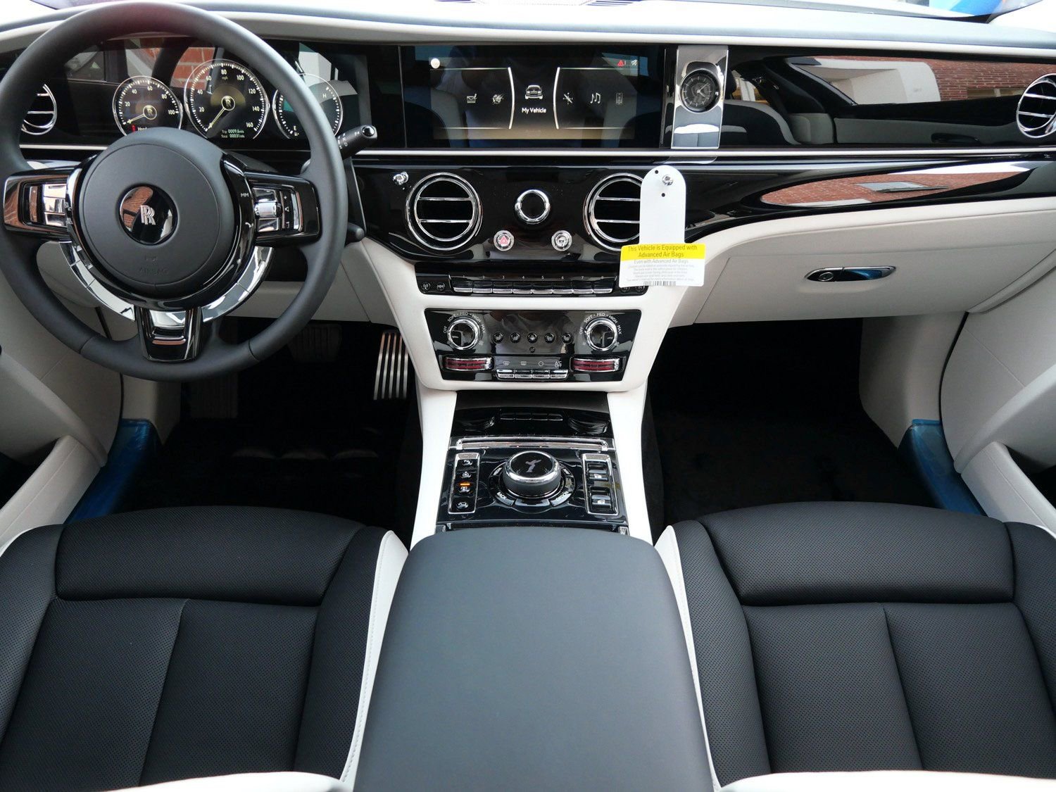 Used 2024 Rolls-Royce Ghost image 4