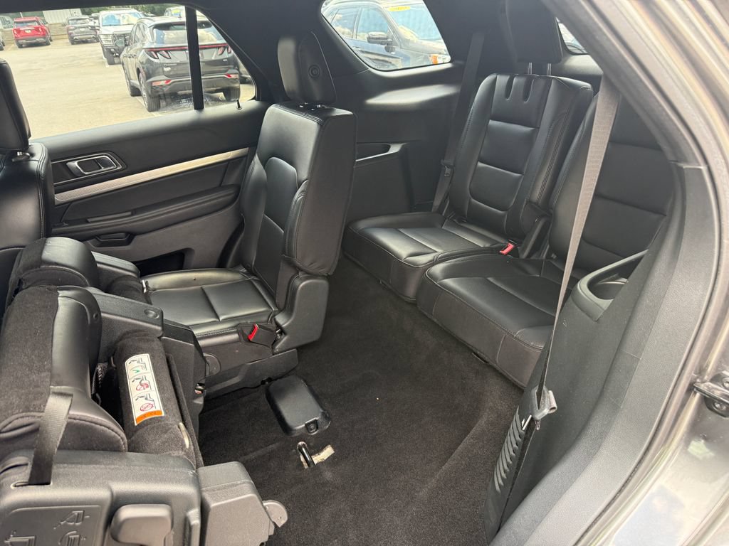 Used 2019 Ford Explorer XLT w/ Equipment Group 202A FWD image 26