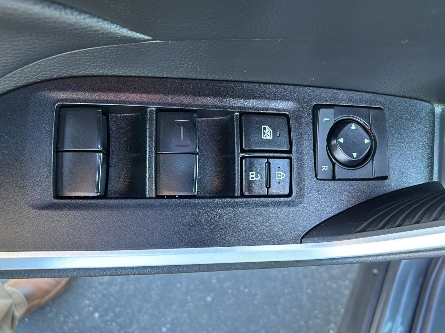 Used 2023 Toyota RAV4 LE image 31