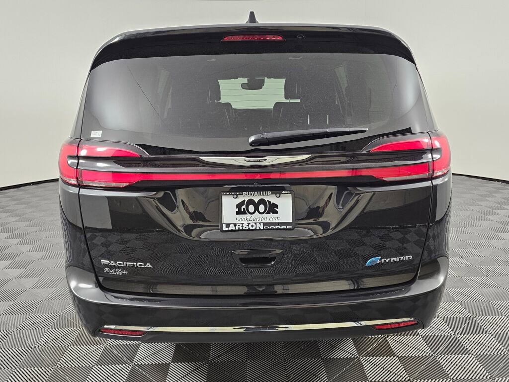 Used 2022 Chrysler Pacifica Touring-L image 4