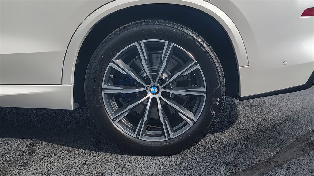 Used 2021 BMW X5 M50i image 36