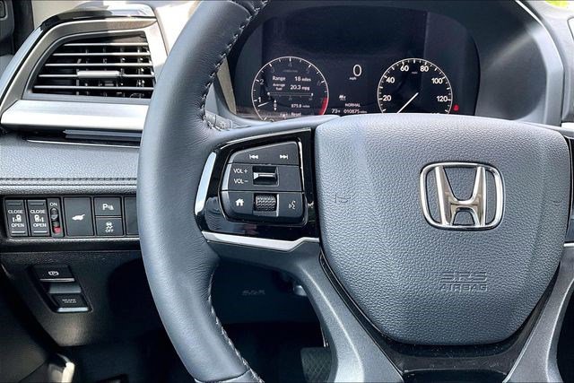 Certified 2025 Honda Odyssey Touring image 11