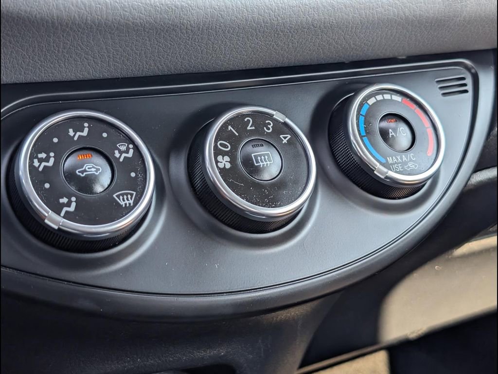 Used 2015 Toyota Yaris L image 14