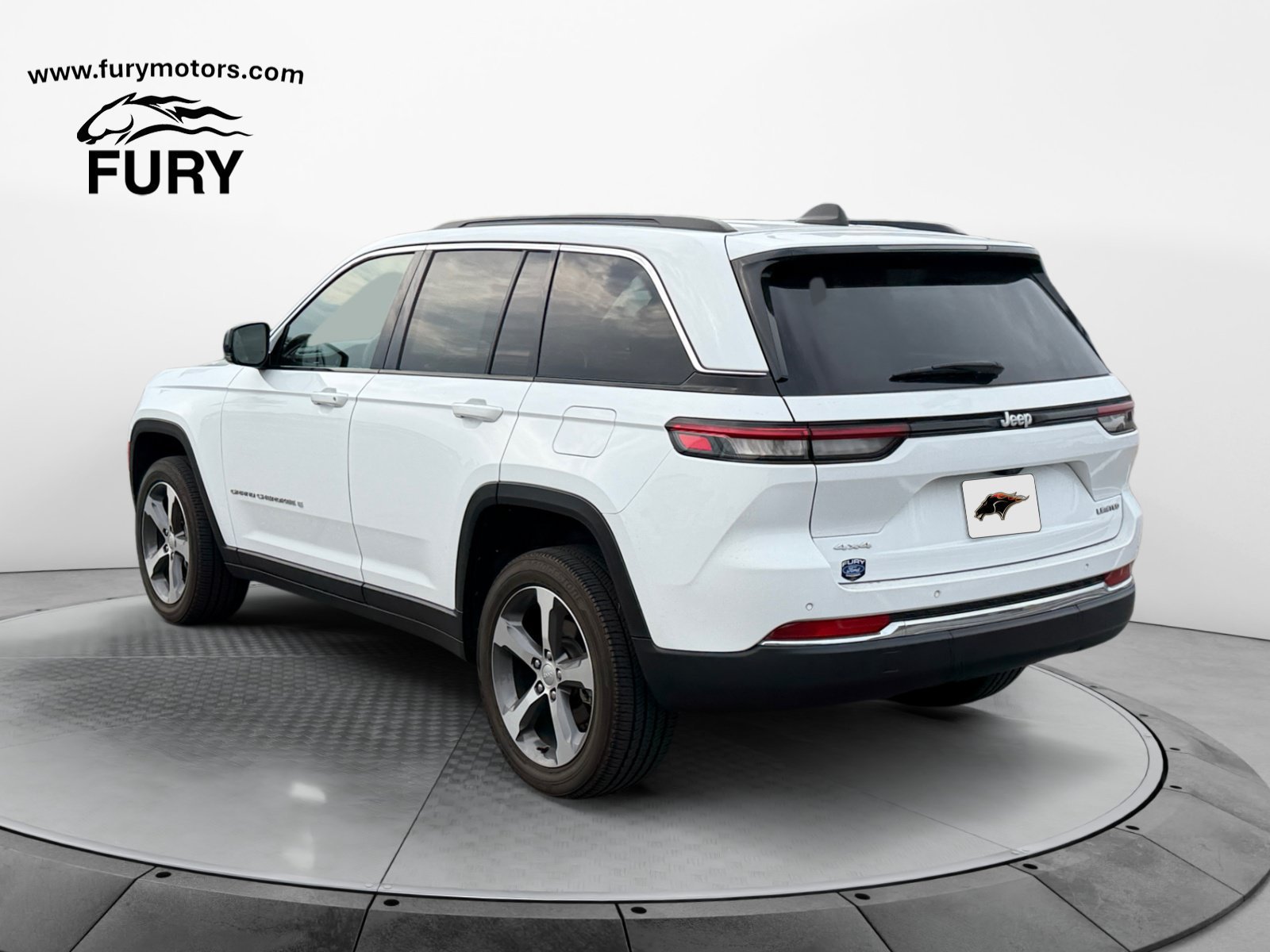 Used 2024 Jeep Grand Cherokee Limited AWD/4WD image 6