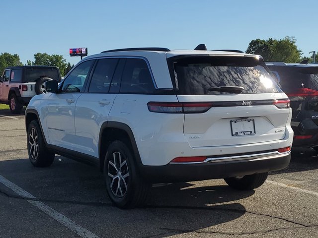 Used 2024 Jeep Grand Cherokee Limited AWD/4WD image 5