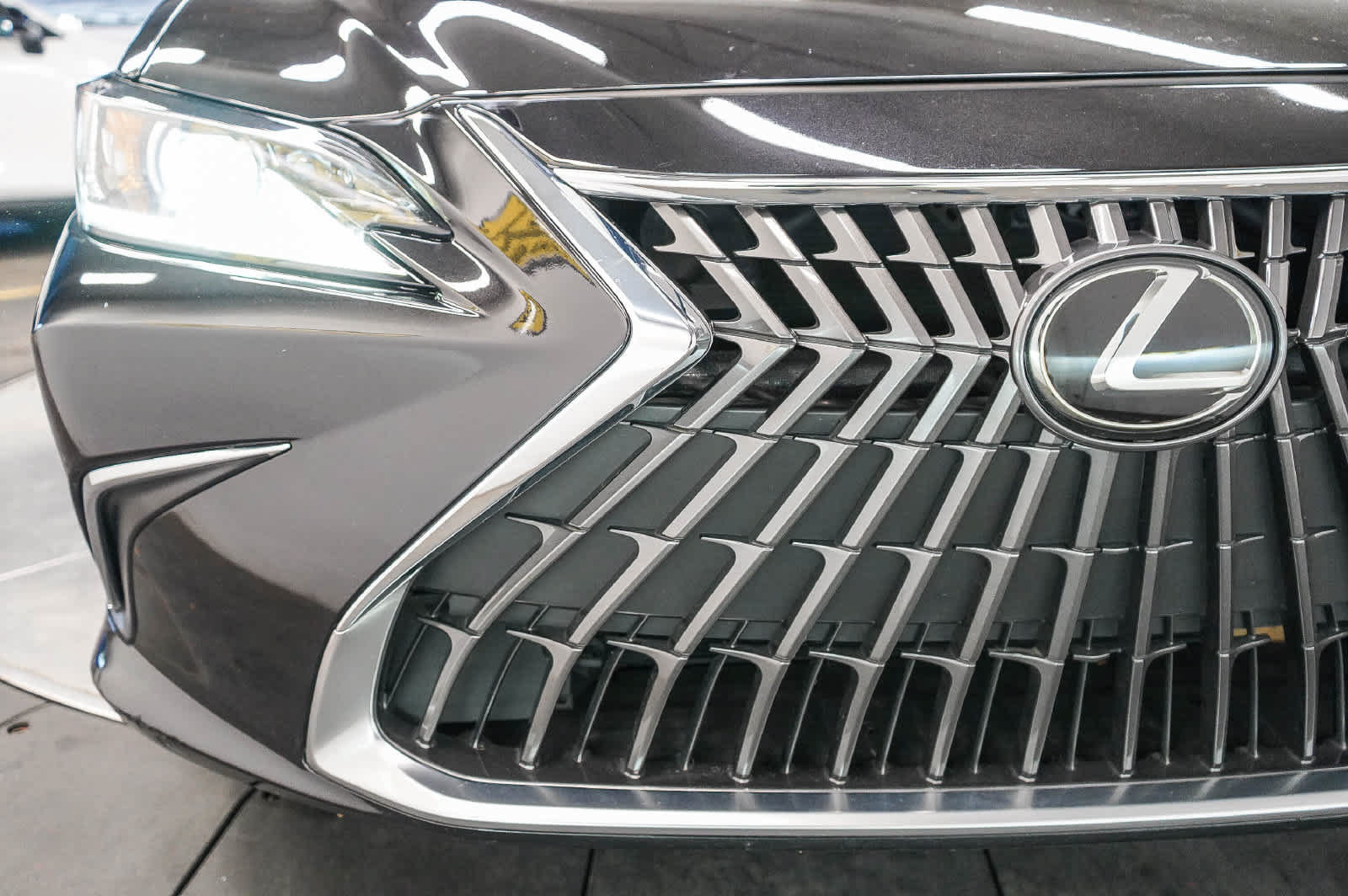 Used 2024 Lexus ES 350 w/ Accessory Package (Z2) FWD image 11