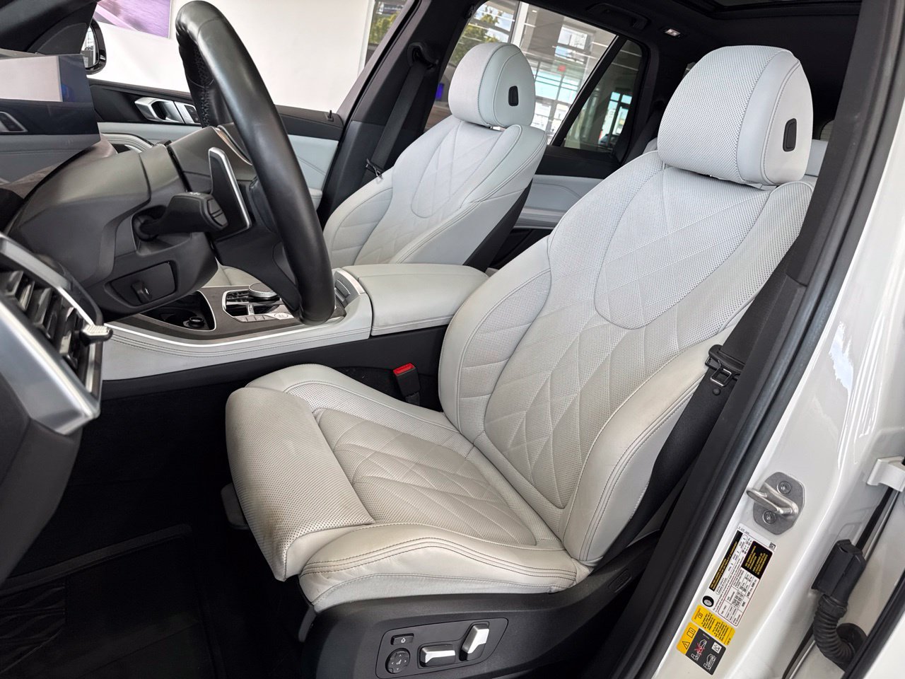 Used 2024 BMW X5 xDrive50e w/ M Sport Package AWD/4WD image 15