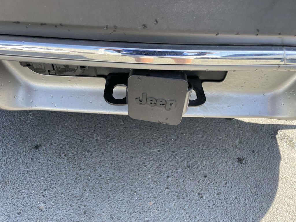 Used 2019 Jeep Cherokee Limited w/ Luxury Group image 31