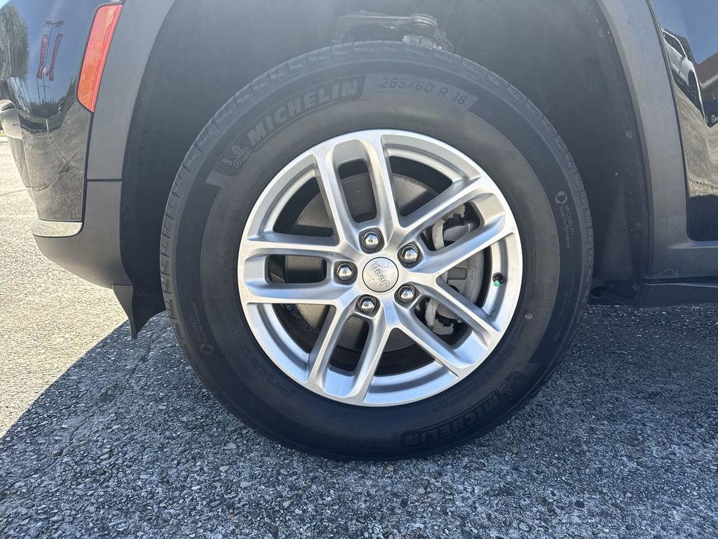 Used 2023 Jeep Grand Cherokee L Laredo w/ Luxury Tech Group I image 12