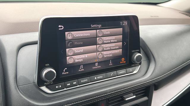 Used 2023 Nissan Rogue SV image 16