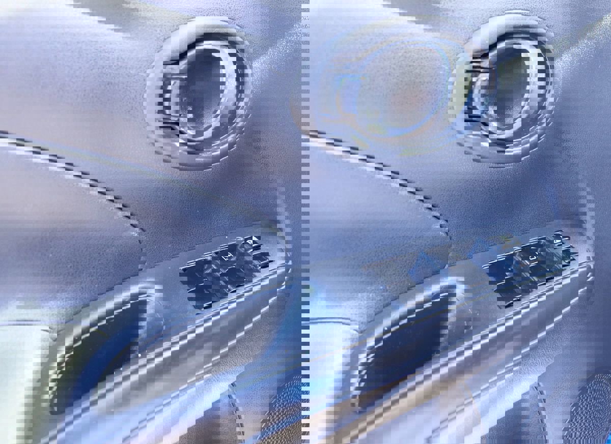 Used 2012 Nissan Versa SV image 37