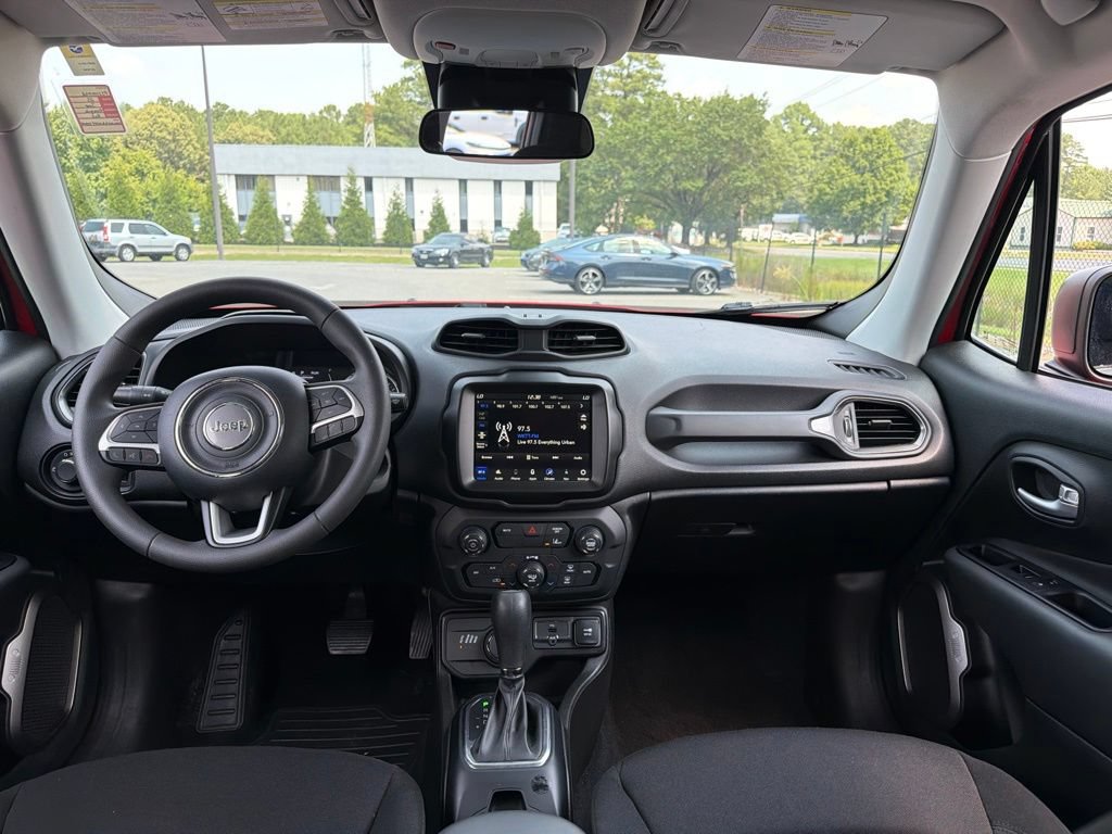 Used 2023 Jeep Renegade Latitude AWD/4WD image 8