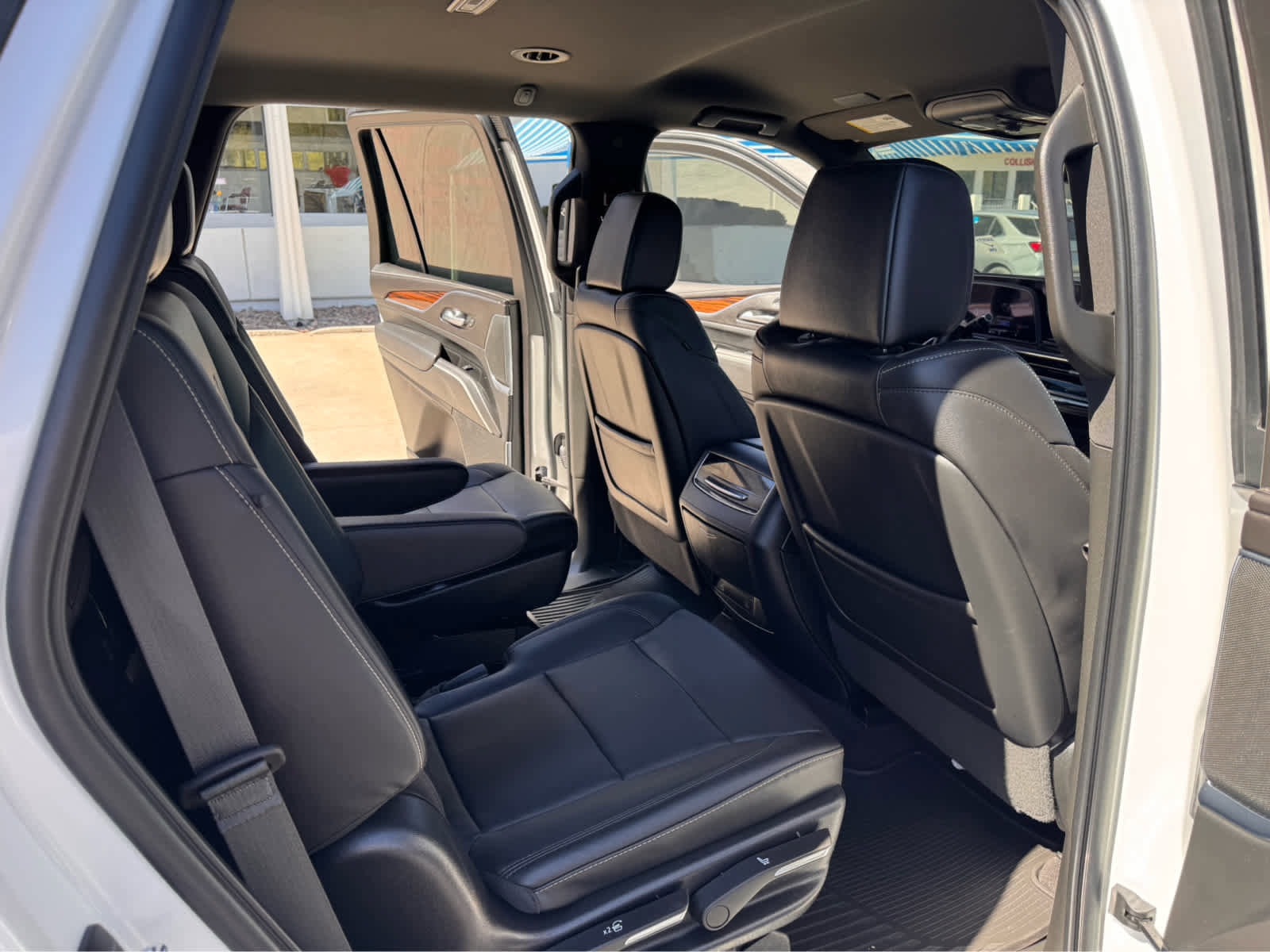 Used 2022 Cadillac Escalade Luxury image 14