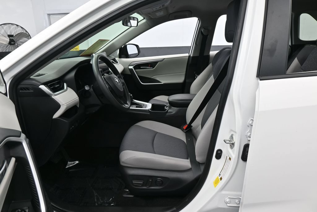 Used 2024 Toyota RAV4 XLE AWD/4WD image 11
