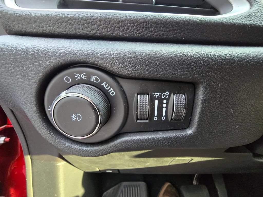 Used 2025 Chrysler Pacifica Select AWD/4WD image 30