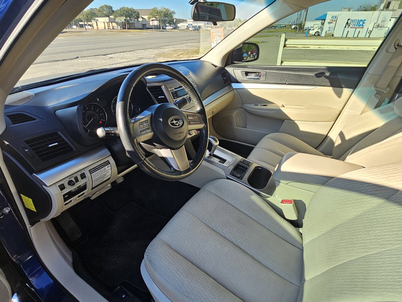 Used 2010 Subaru Legacy 2.5i Premium image 11