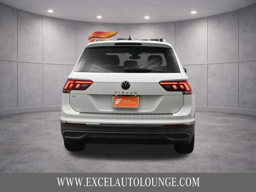 Used 2022 Volkswagen Tiguan SE w/ Panoramic Sunroof Package FWD image 7