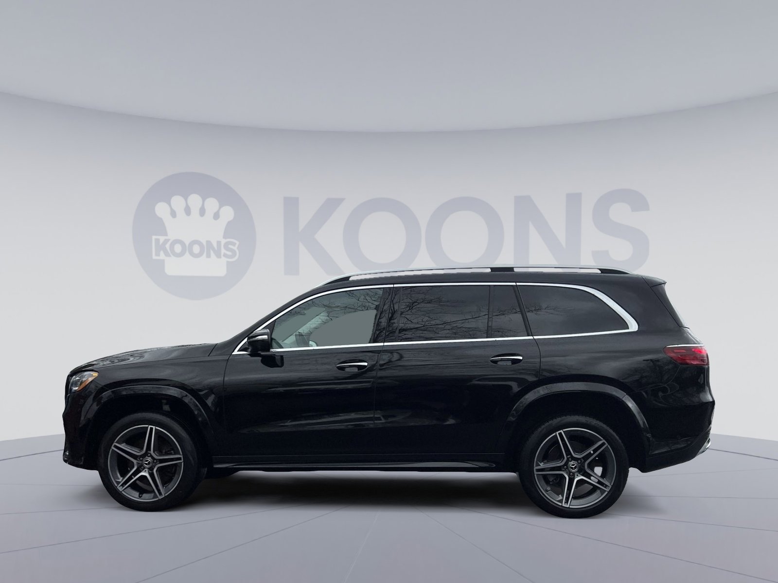 Used 2024 Mercedes-Benz GLS 450 4MATIC image 2