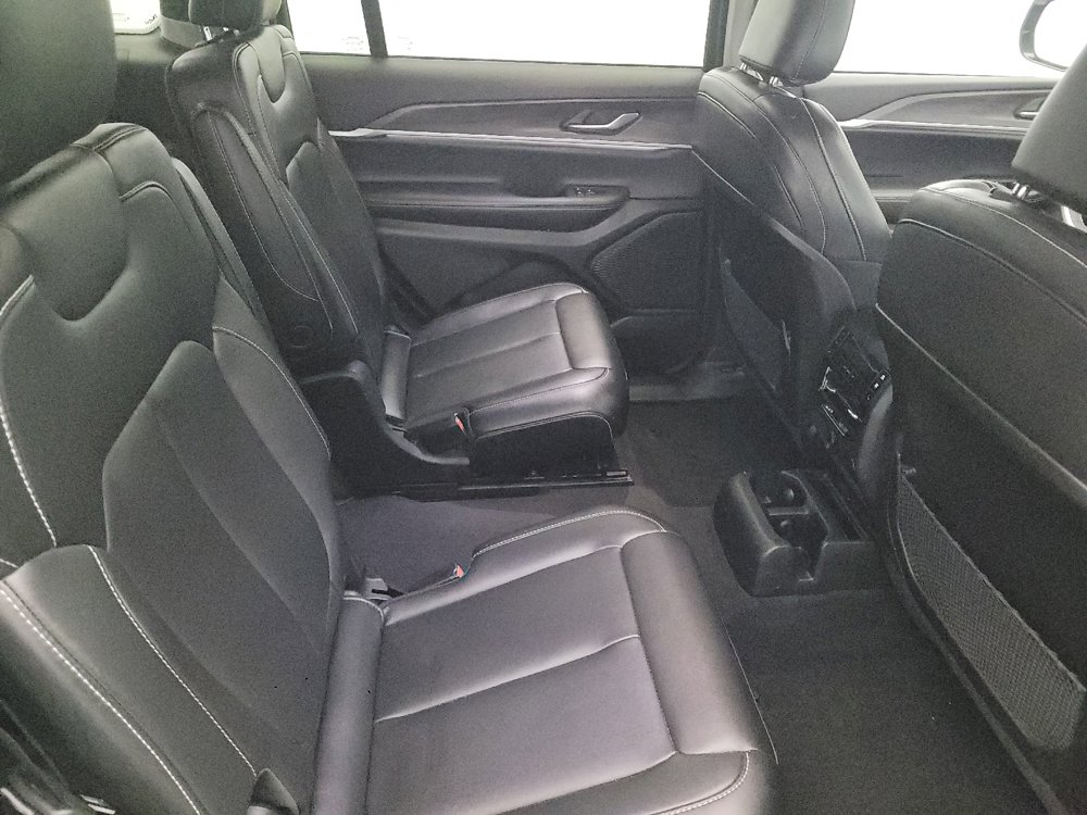 Used 2023 Jeep Grand Cherokee L Limited w/ Black Appearance Package image 19