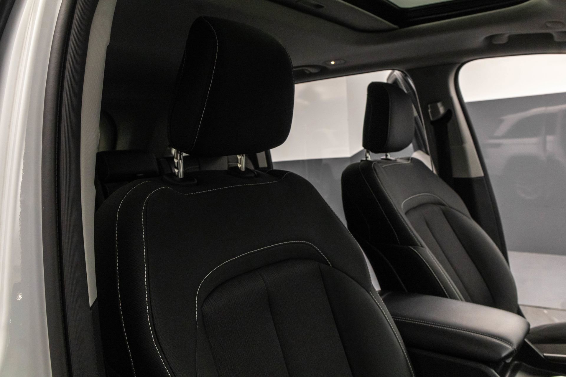 Used 2023 Jeep Grand Cherokee Laredo X image 40