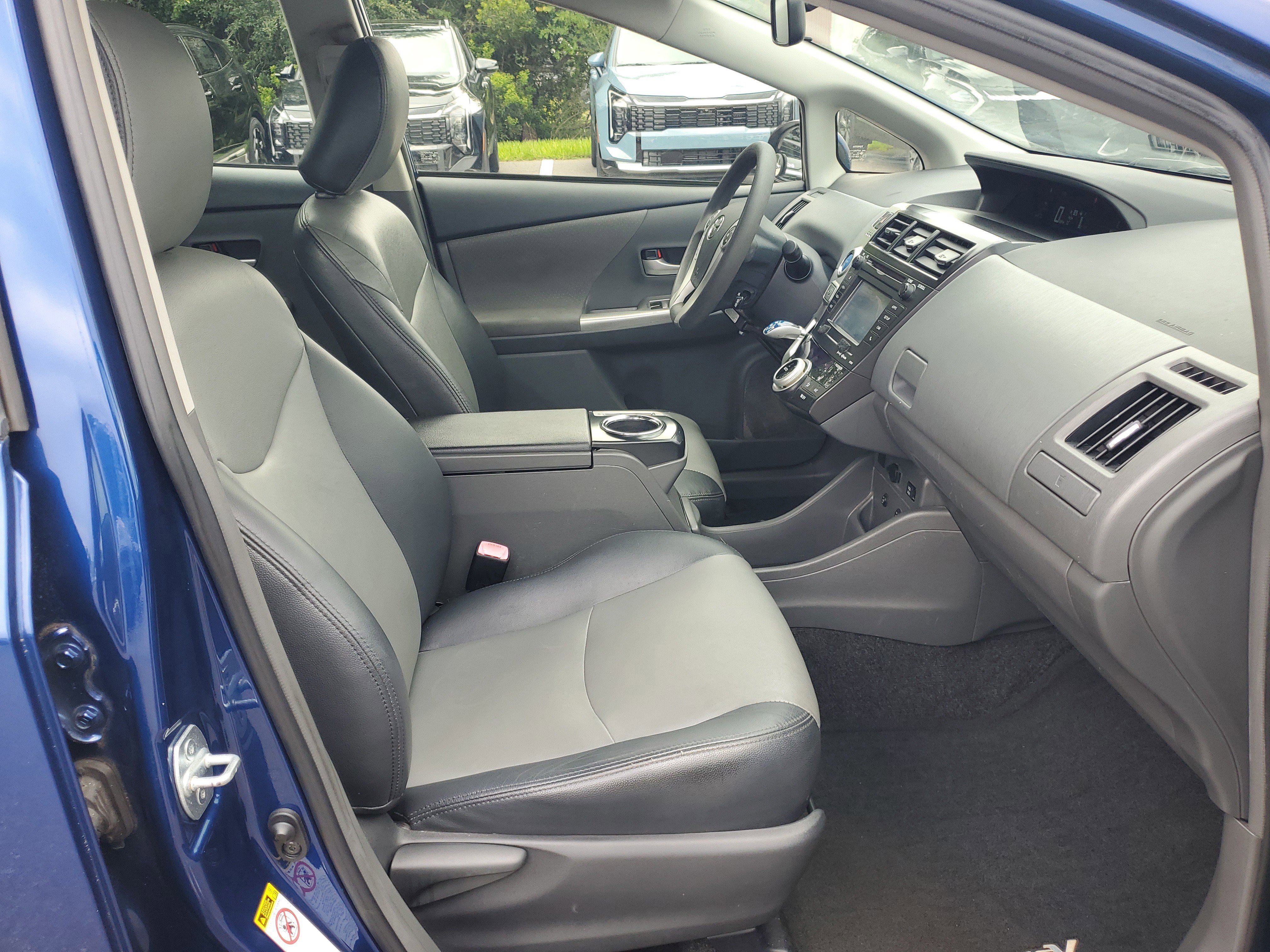Used 2014 Toyota Prius V Two image 7