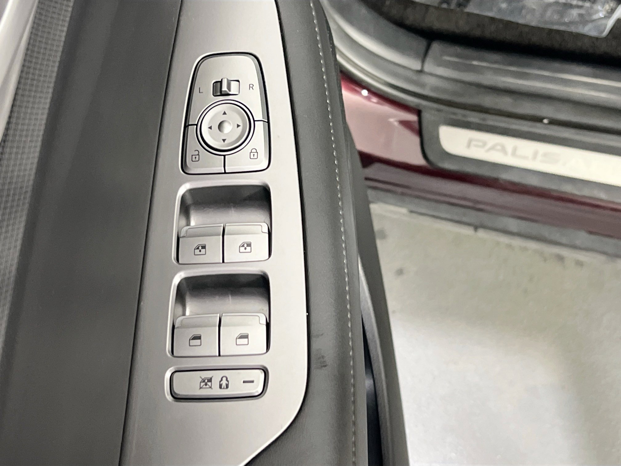 Used 2023 Hyundai Palisade Limited w/ Cargo Package image 18