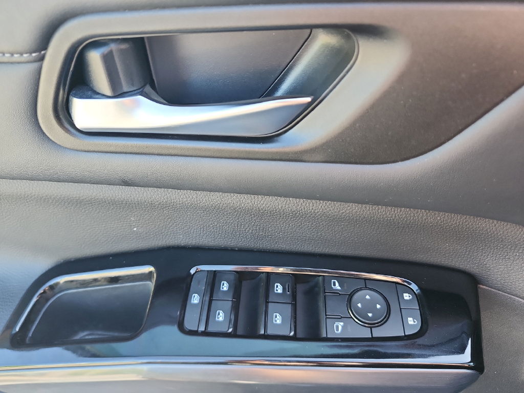 Used 2023 Nissan Pathfinder SL w/ Lighting Package (N92) FWD image 23