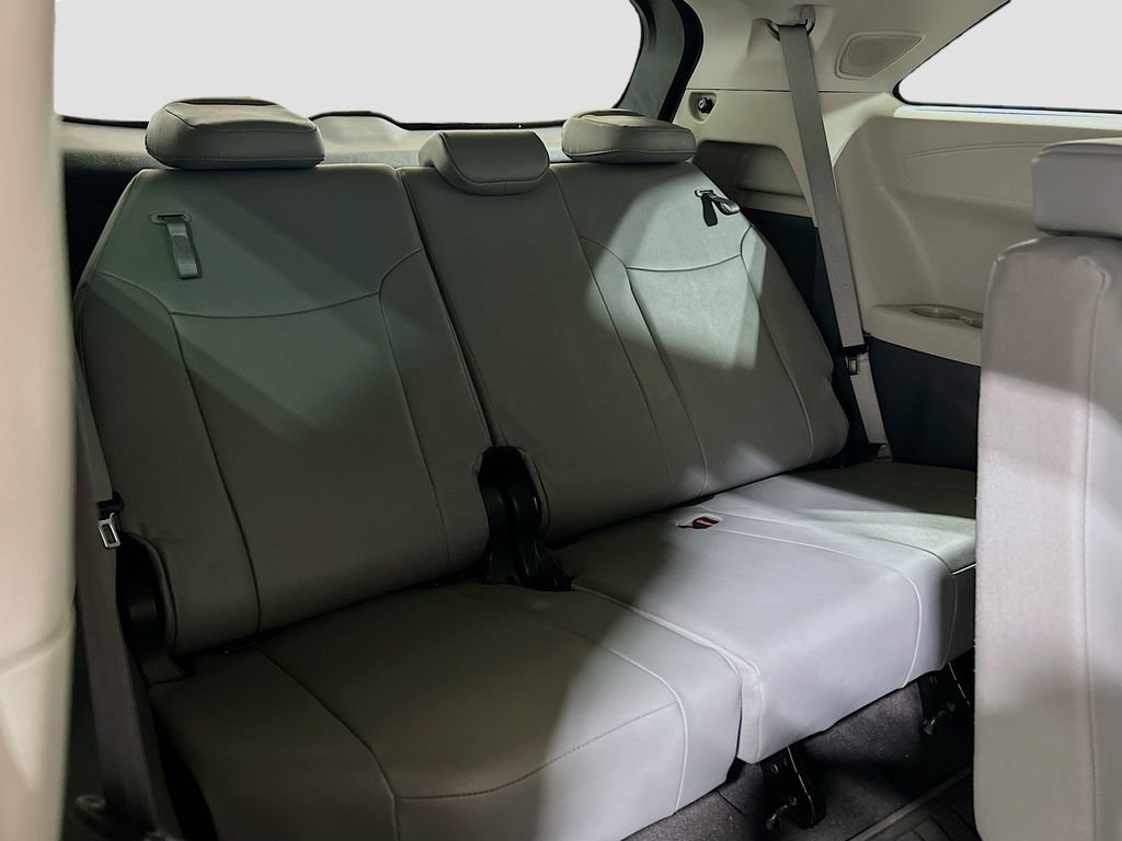 Used 2023 Toyota Sienna XLE w/ XLE Plus Package FWD image 26