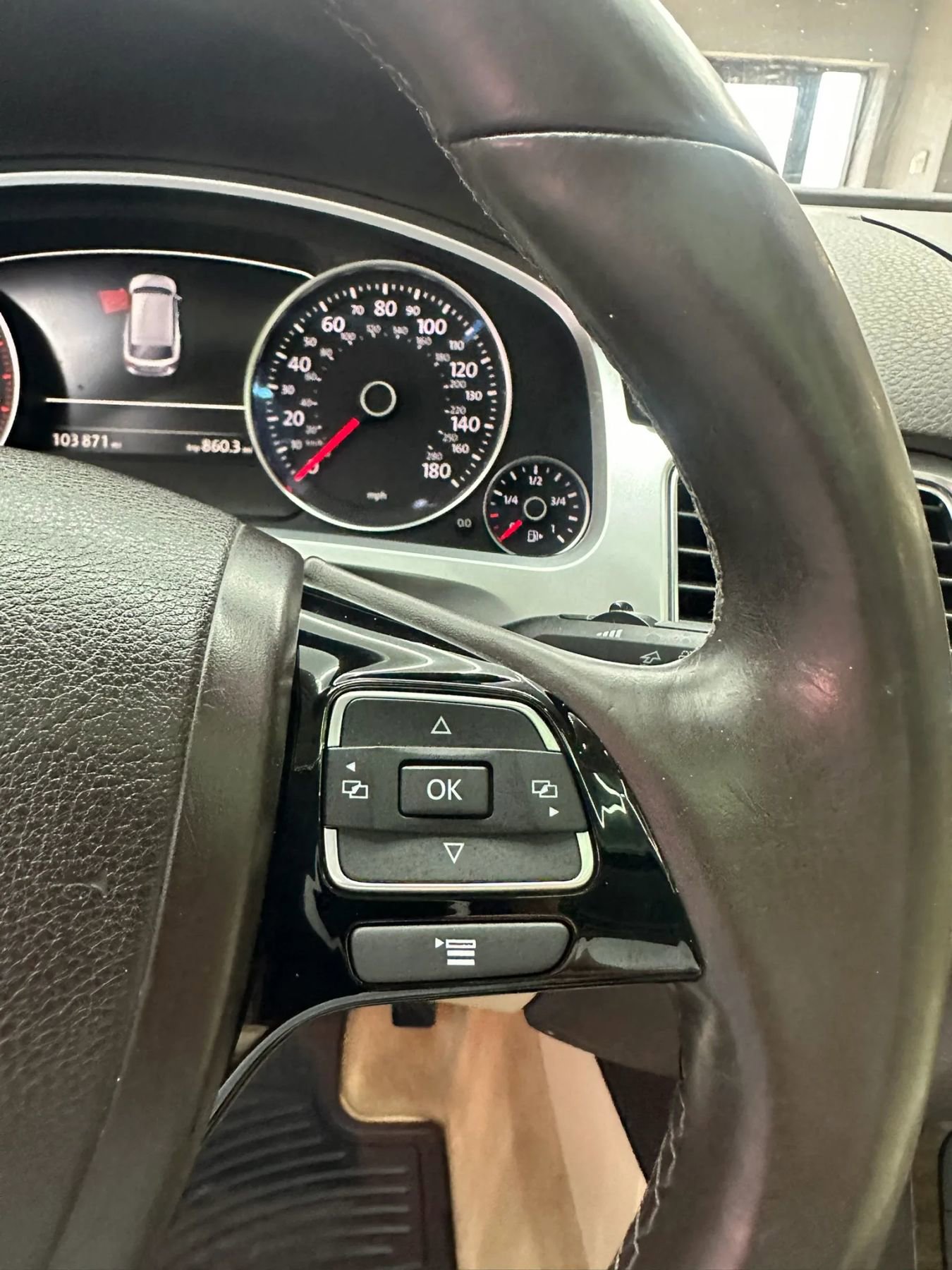 Used 2015 Volkswagen Touareg VR6 image 14