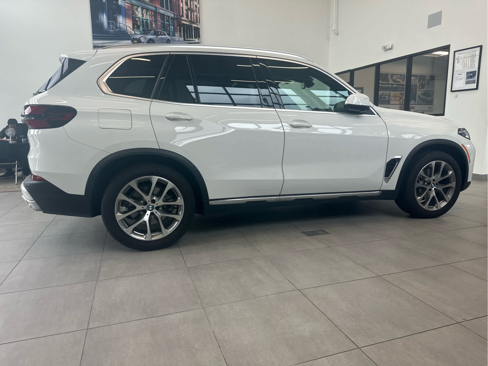 Used 2024 BMW X5 xDrive40i w/ Premium Package AWD/4WD image 5
