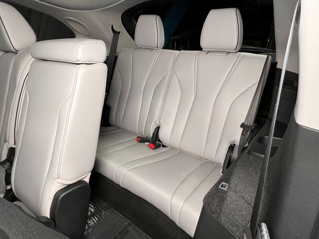 Used 2024 Acura MDX SH-AWD w/ Advance Package image 16