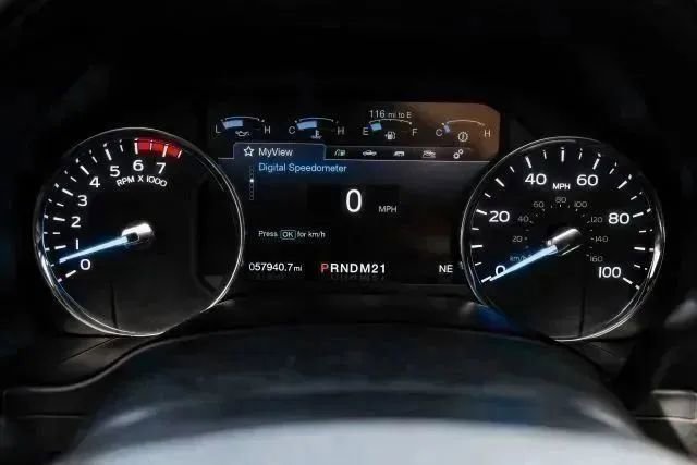 Used 2017 Ford F250 Platinum w/ Platinum Ultimate Package AWD/4WD image 25
