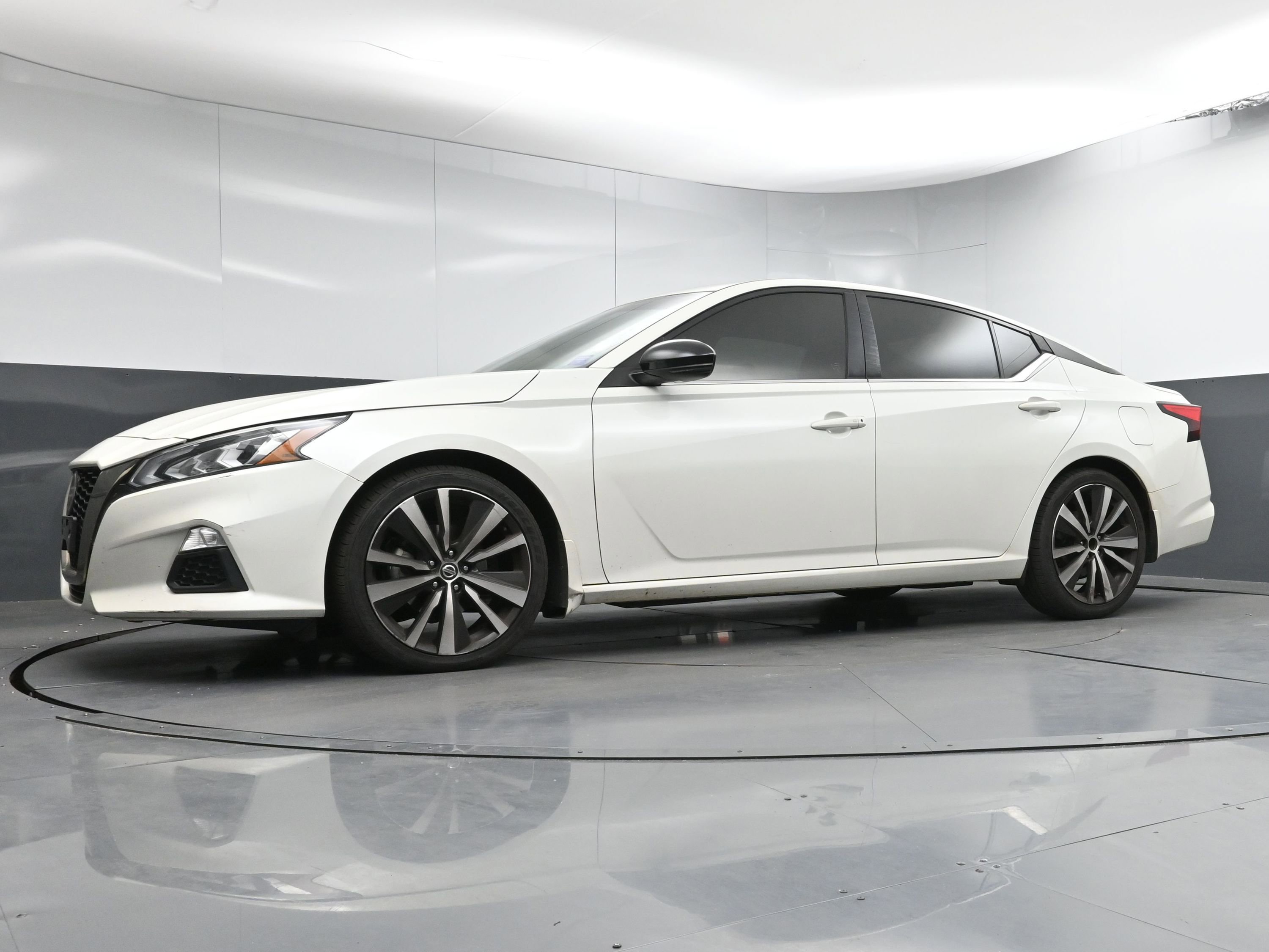 Used 2019 Nissan Altima 2.5 SR w/ SR Premium Package image 22