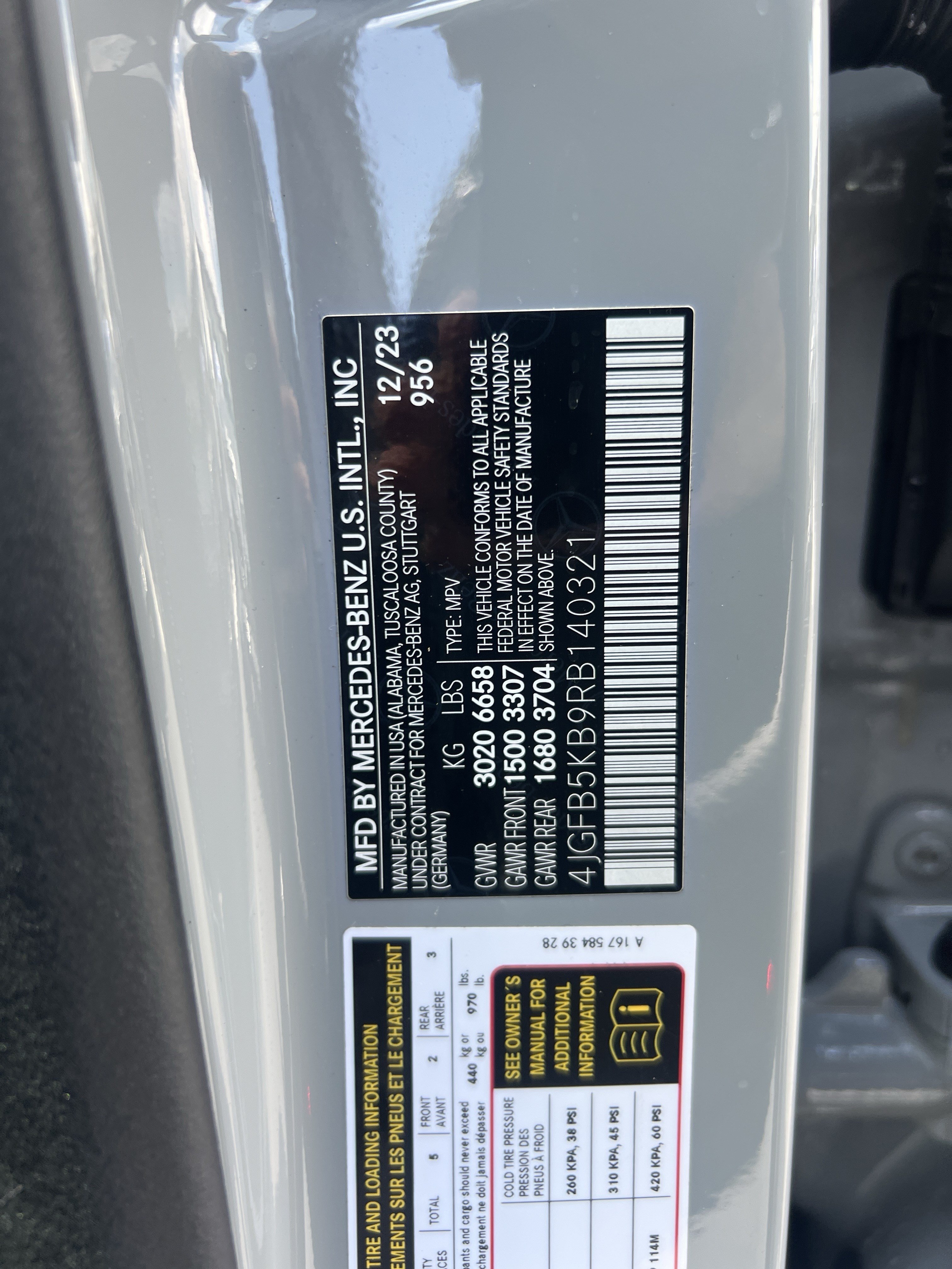 Certified 2024 Mercedes-Benz GLE 450 4MATIC w/ AMG Line Exterior image 37
