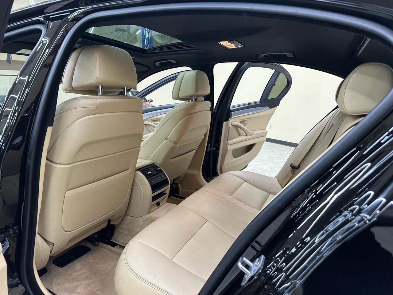 Used 2014 BMW 550i Sedan RWD image 35