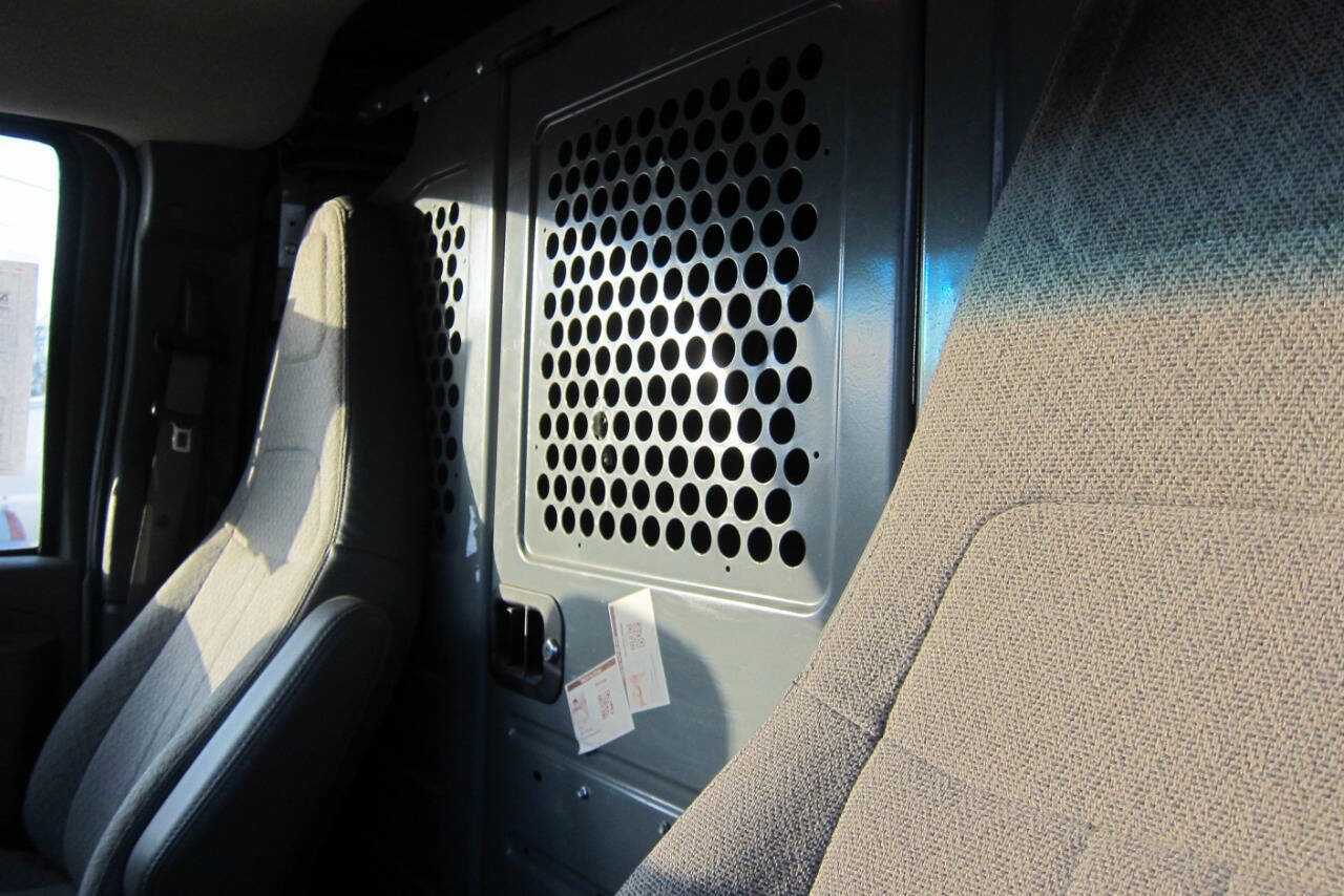 Used 2020 Chevrolet Express 3500 w/ Driver Convenience Package image 9