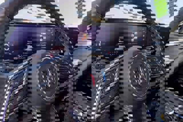 Used 2025 Buick Enclave Preferred AWD/4WD image 26