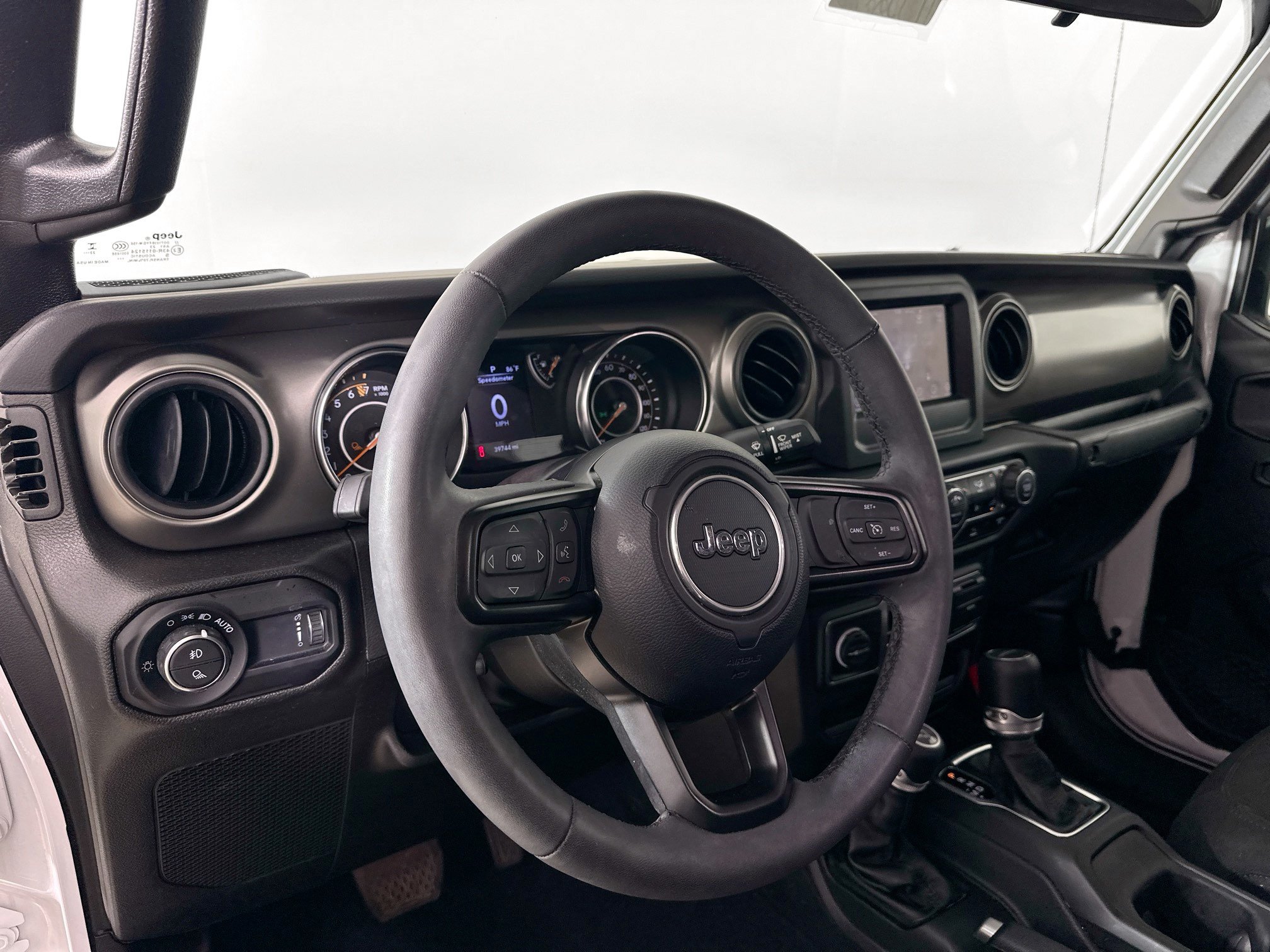 Used 2023 Jeep Gladiator Sport AWD/4WD image 9