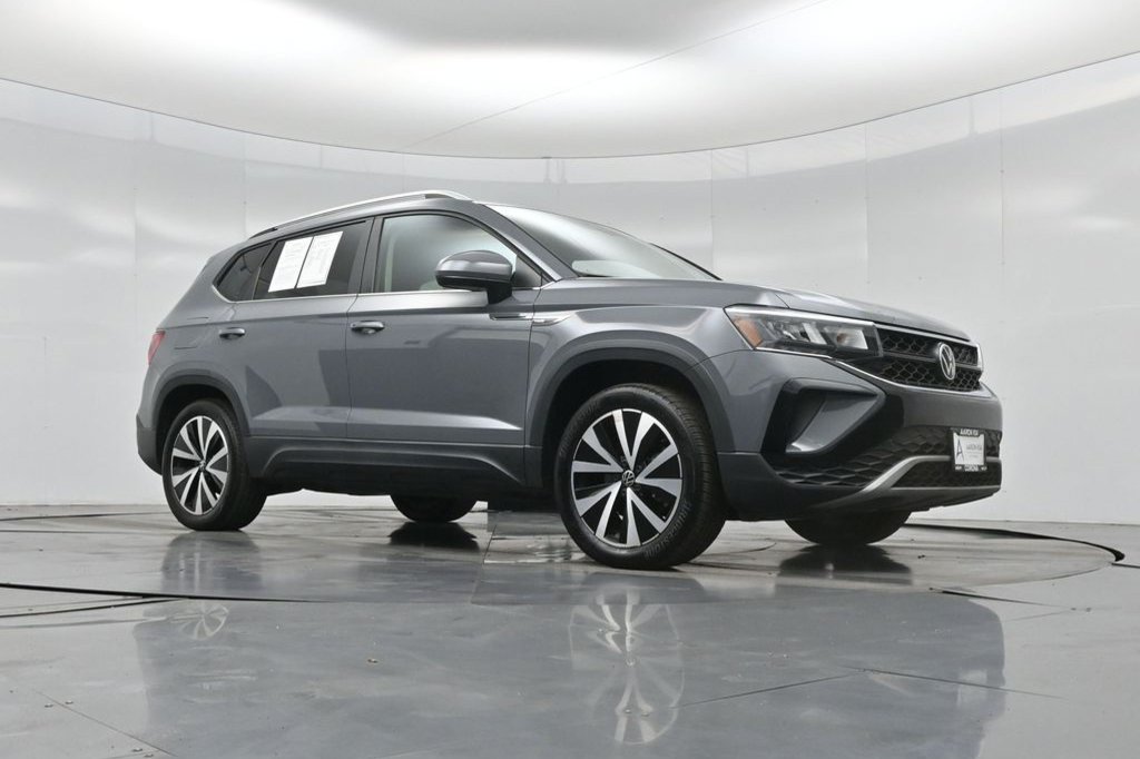 Used 2023 Volkswagen Taos SE w/ Panoramic Sunroof Package AWD/4WD image 27