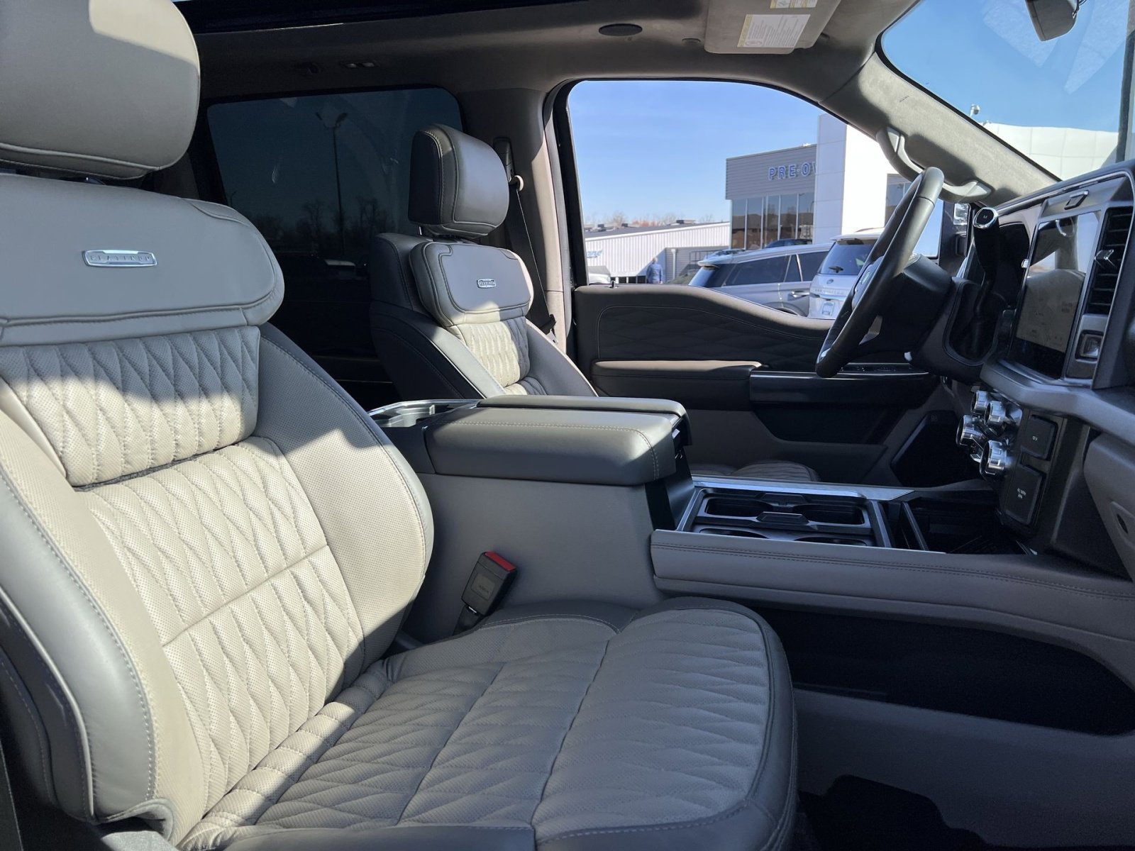 Certified 2025 Ford F450 Platinum w/ Platinum Plus Package image 27